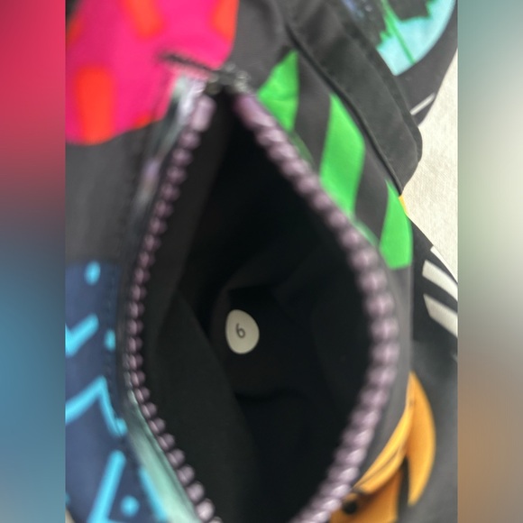 Lululemon ‘Seawheeze’ Shorts - Picture 3 of 4